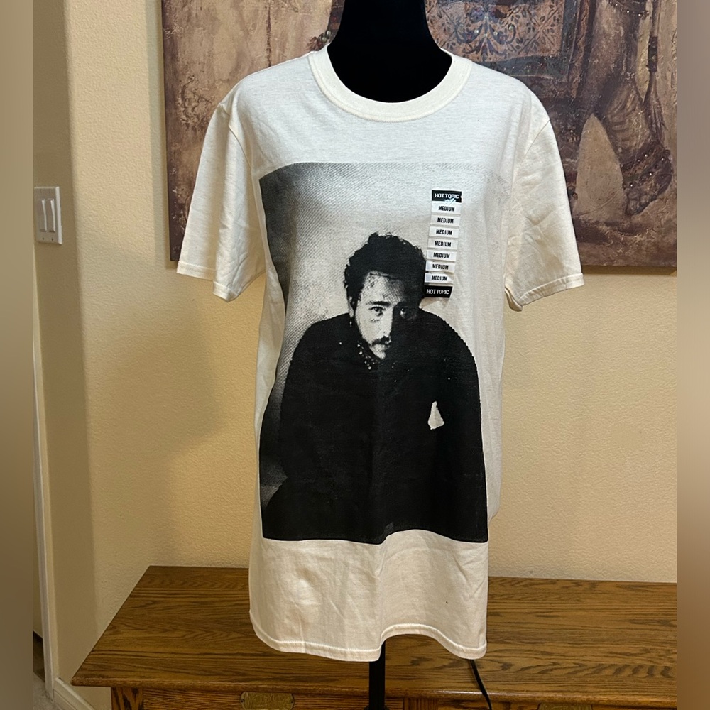 Post Malone Runaway Tour Men's Tee Shirt Medium 100% Cotton Hot Topic NWT